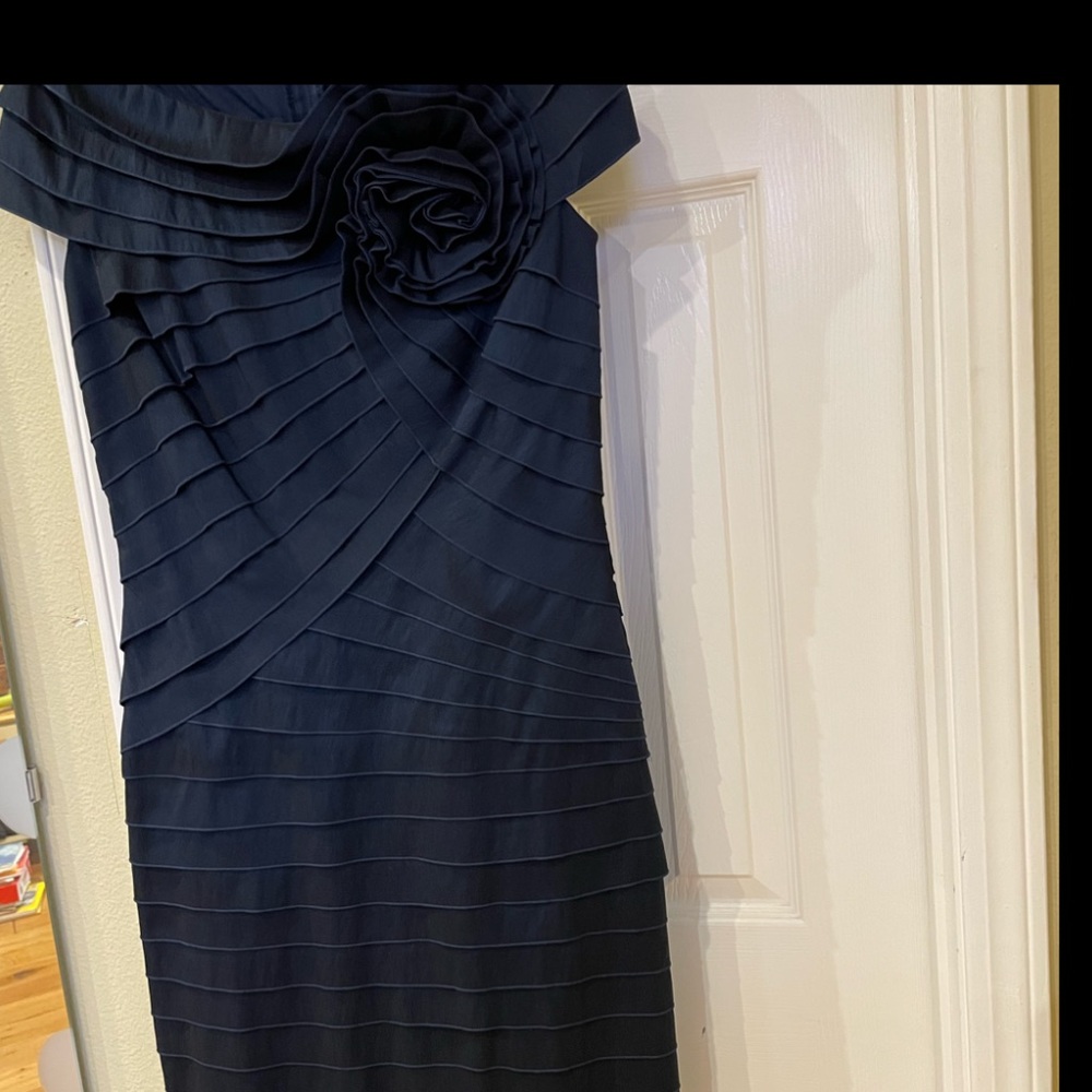 Tadashi Shoji Navy PleatedTaffeta Rosette Dress withCap Sleeve Tiered